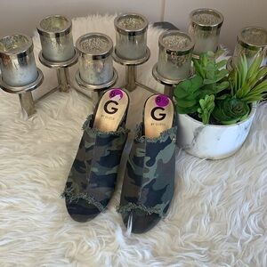 G By Guess Women’s Camouflage Peep Toe Mules Canvas Sandals Size 8.5